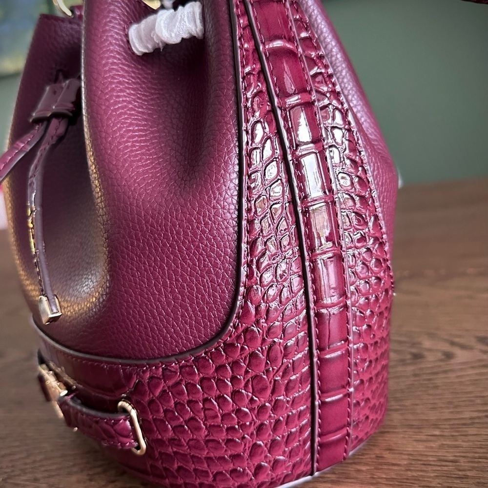NWT！NEW！Michael Kors Reed Bucket Bag Crocodile Embbossed Leather Belted -Oxblood - Picture 3 of 15